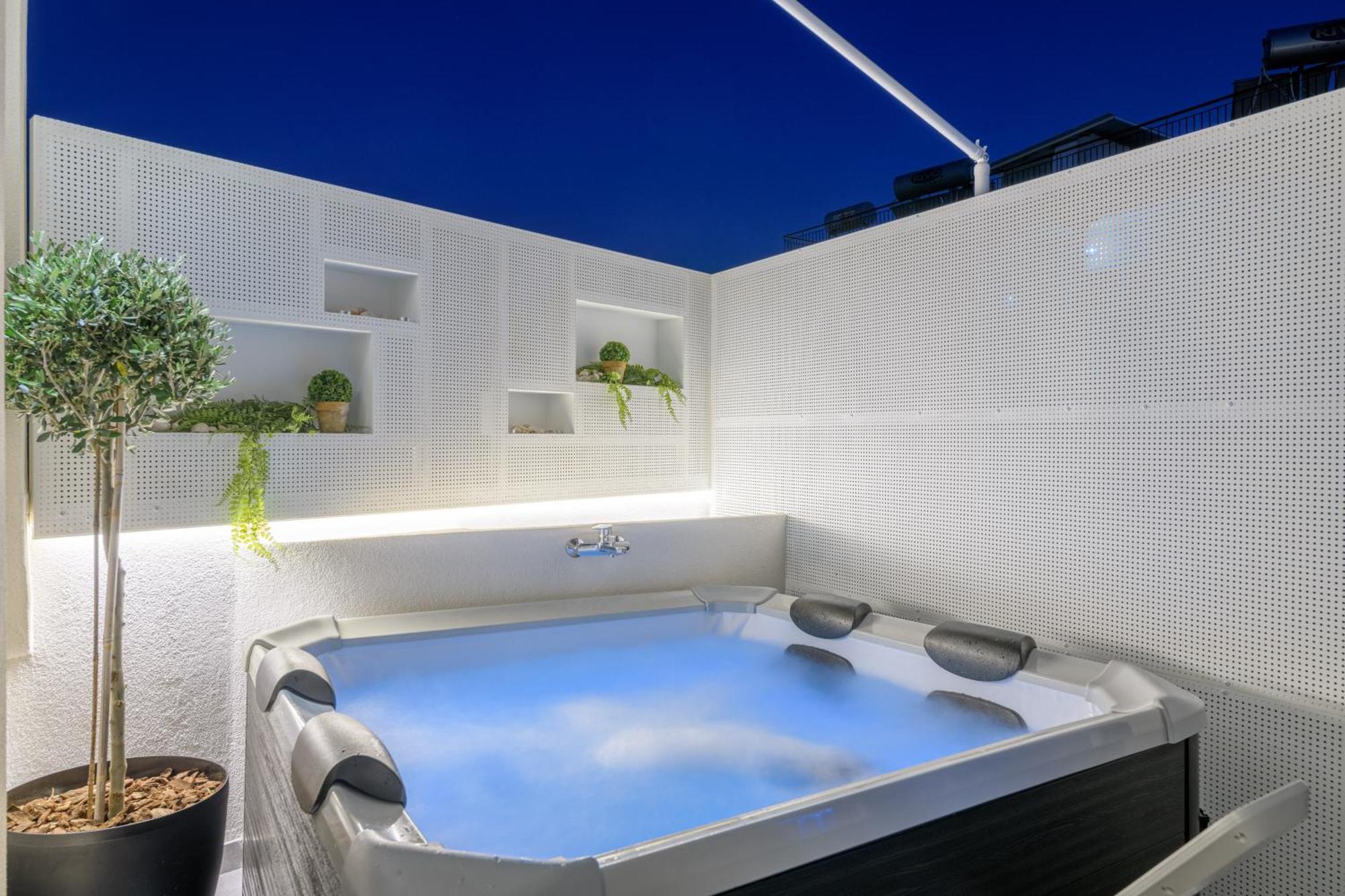 Central Sunny Loft With Plunge Pool Athena Bagian luar foto